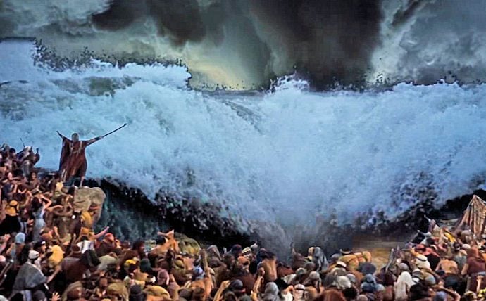 afbeelding zee  sluit als Mozes en zijn volk aan de  overkant zijn